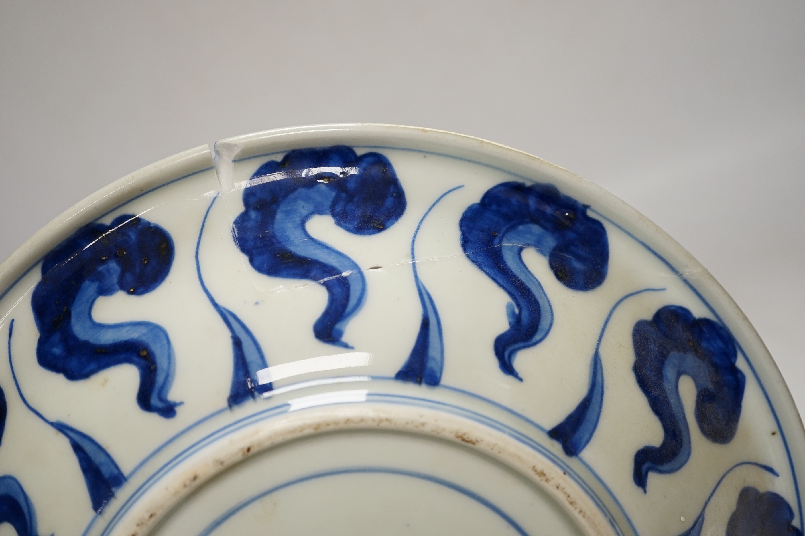 Assorted Chinese and Japanese ceramics comprising a famille rose bowl, two blue and white plates and a blue and white bowl, largest 30cm in diameter